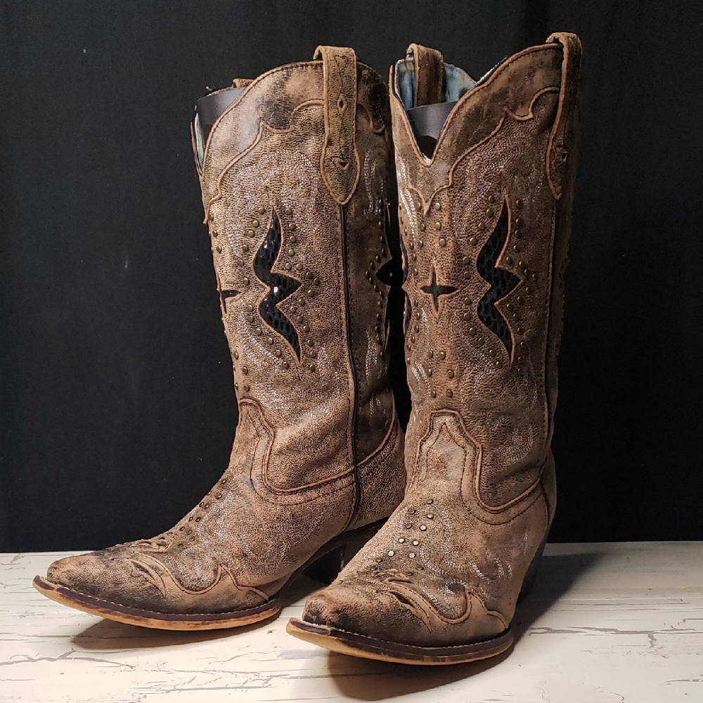 Laredo 'Lucretia' Cowboy Boots in Women's size 9.5